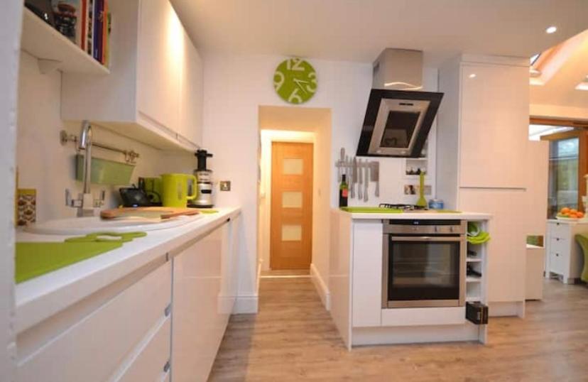 Compact, central apartment, dog friendly. Kingsbridge  Eksteriør billede